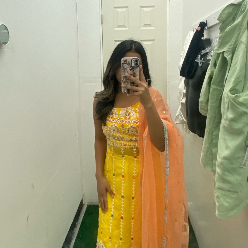 Size 32(S), worn once and is in a good condition.